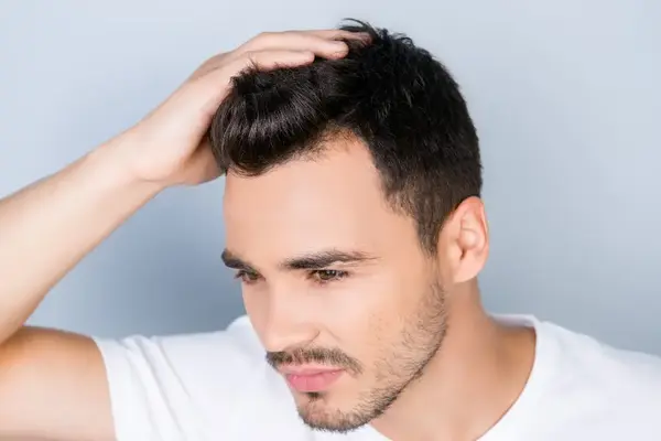 O Cabelo Transplantado Cai Novamente? Entenda o Que Acontece Após o Transplante Capilar